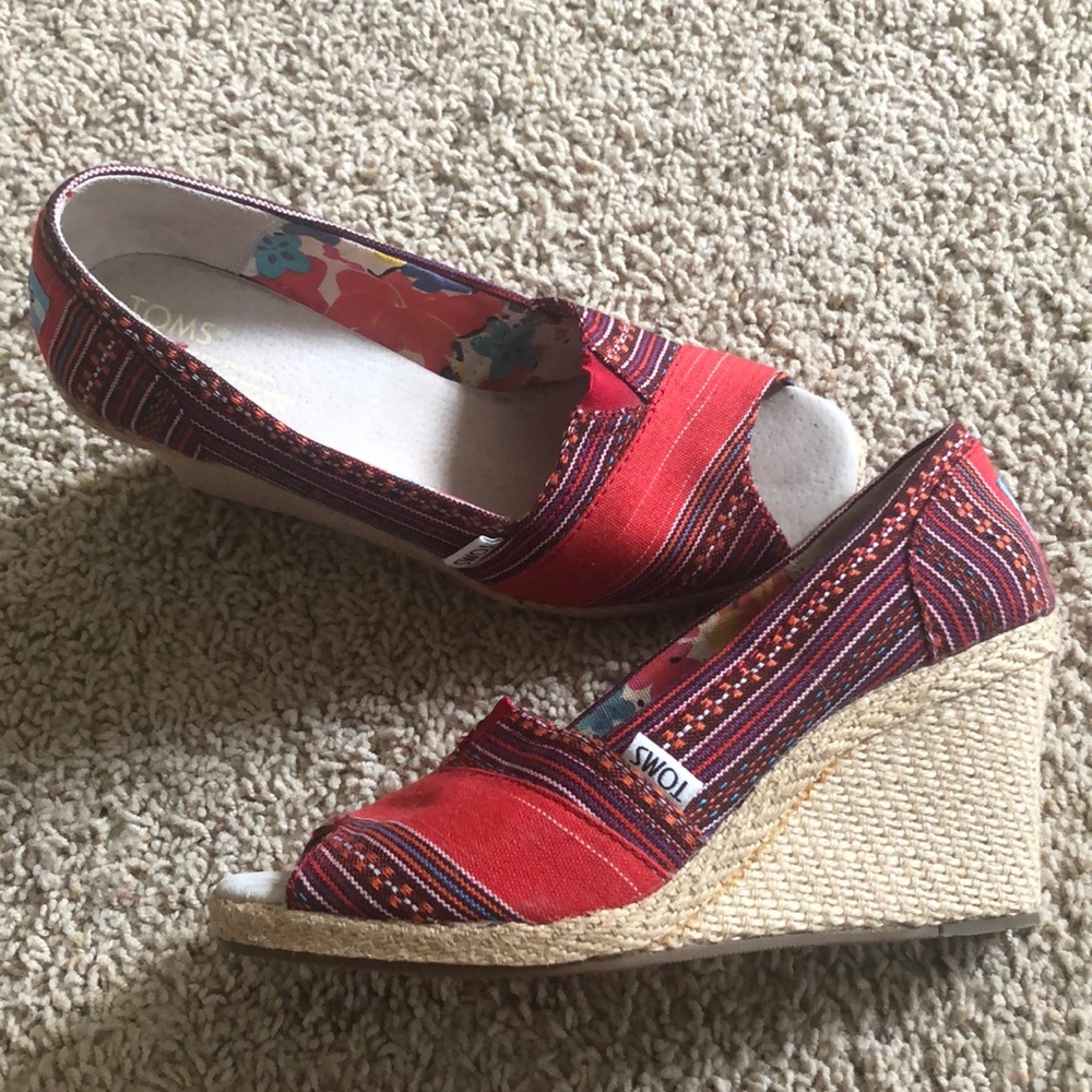 TOMS like new platform wedges sz 8